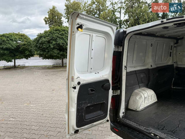 Білий Рено Трафік, об'ємом двигуна 1.6 л та пробігом 205 тис. км за 10500 $, фото 31 на Automoto.ua