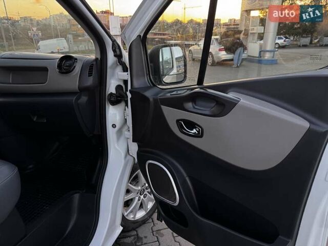 Белый Рено Трафик, объемом двигателя 1.6 л и пробегом 219 тыс. км за 13500 $, фото 33 на Automoto.ua