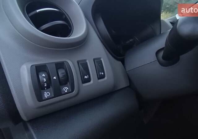 Рено Трафік 2016 у Сарнах на Automoto.ua Білий Рено Трафік, об'ємом двигуна 1.6 л та пробігом 187 тис. км за 13750 $, фото 77 на Automoto.ua