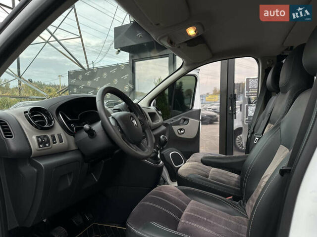 Белый Рено Трафик, объемом двигателя 1.6 л и пробегом 327 тыс. км за 14800 $, фото 14 на Automoto.ua