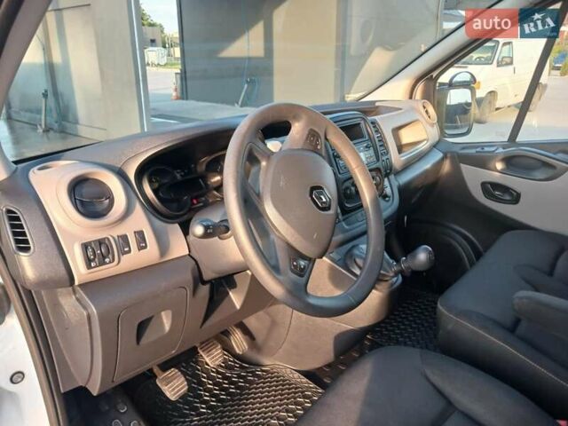 Белый Рено Трафик, объемом двигателя 1.6 л и пробегом 125 тыс. км за 15787 $, фото 14 на Automoto.ua
