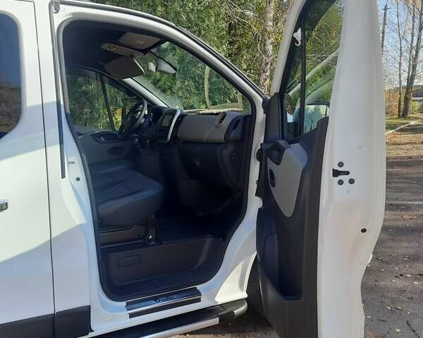 Белый Рено Трафик, объемом двигателя 1.6 л и пробегом 220 тыс. км за 16200 $, фото 19 на Automoto.ua