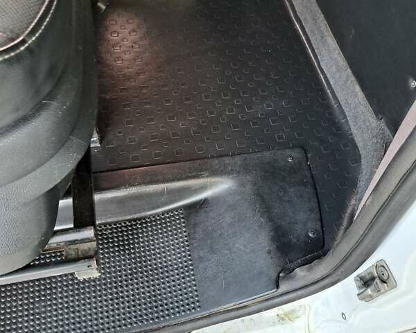 Белый Рено Трафик, объемом двигателя 1.6 л и пробегом 210 тыс. км за 14999 $, фото 21 на Automoto.ua