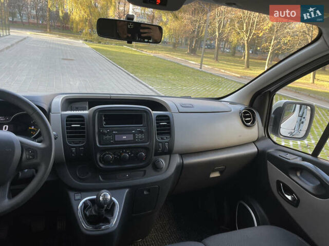 Белый Рено Трафик, объемом двигателя 1.6 л и пробегом 227 тыс. км за 16300 $, фото 17 на Automoto.ua