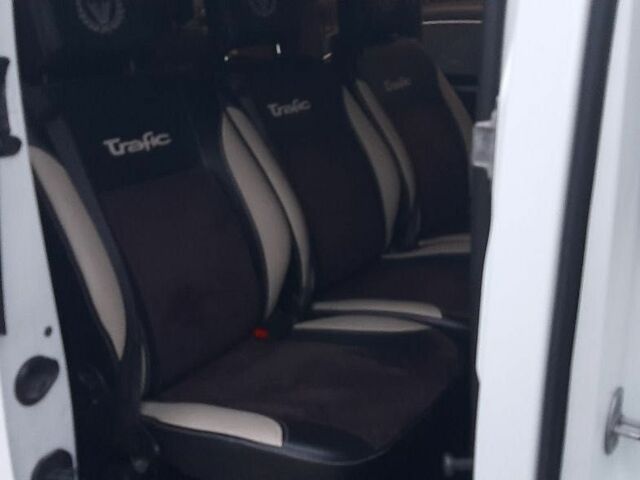 Белый Рено Трафик, объемом двигателя 1.6 л и пробегом 277 тыс. км за 14900 $, фото 5 на Automoto.ua