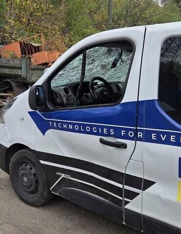 Белый Рено Трафик, объемом двигателя 1.6 л и пробегом 449 тыс. км за 9000 $, фото 14 на Automoto.ua