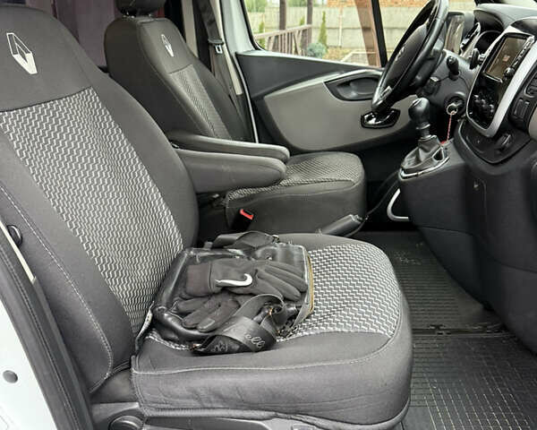 Белый Рено Трафик, объемом двигателя 1.6 л и пробегом 305 тыс. км за 16500 $, фото 3 на Automoto.ua