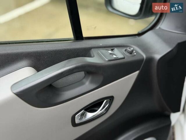 Білий Рено Трафік, об'ємом двигуна 1.6 л та пробігом 159 тис. км за 15999 $, фото 14 на Automoto.ua