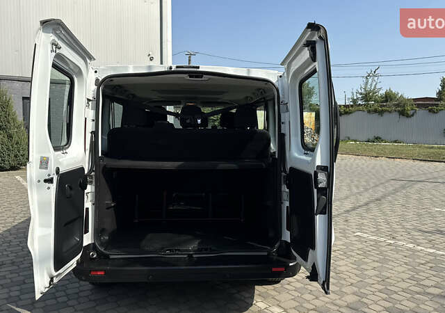 Белый Рено Трафик, объемом двигателя 2 л и пробегом 206 тыс. км за 17700 $, фото 15 на Automoto.ua