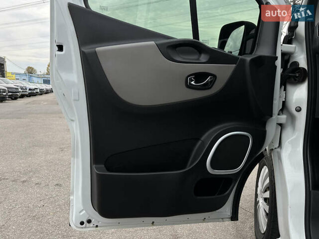 Белый Рено Трафик, объемом двигателя 1.6 л и пробегом 327 тыс. км за 14800 $, фото 16 на Automoto.ua