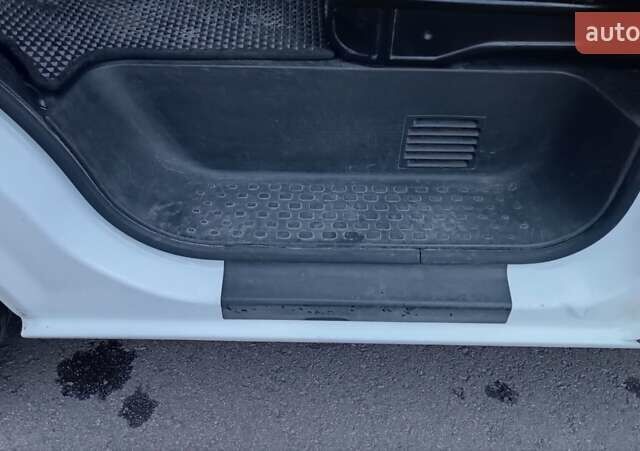 Рено Трафік 2016 у Сарнах на Automoto.ua Білий Рено Трафік, об'ємом двигуна 1.6 л та пробігом 187 тис. км за 13750 $, фото 87 на Automoto.ua