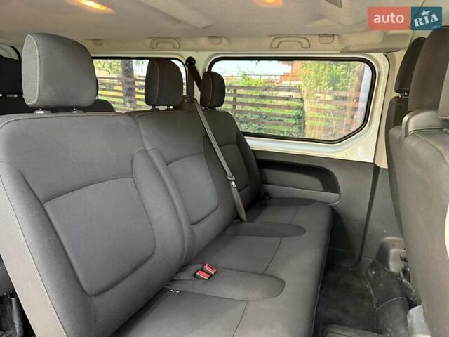 Белый Рено Трафик, объемом двигателя 1.6 л и пробегом 185 тыс. км за 16790 $, фото 17 на Automoto.ua