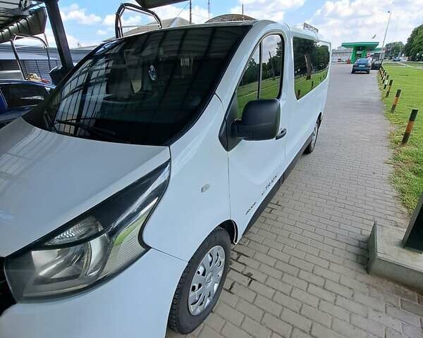 Белый Рено Трафик, объемом двигателя 1.6 л и пробегом 210 тыс. км за 14999 $, фото 4 на Automoto.ua