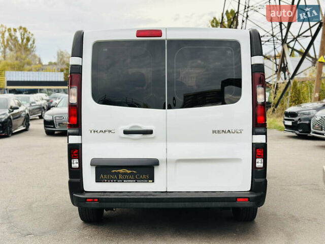 Белый Рено Трафик, объемом двигателя 1.6 л и пробегом 327 тыс. км за 14800 $, фото 11 на Automoto.ua