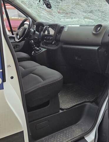 Белый Рено Трафик, объемом двигателя 1.6 л и пробегом 449 тыс. км за 9000 $, фото 20 на Automoto.ua