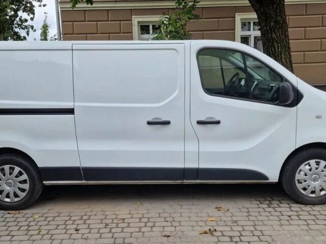 Белый Рено Трафик, объемом двигателя 1.6 л и пробегом 201 тыс. км за 10000 $, фото 1 на Automoto.ua