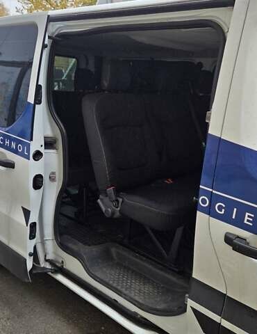 Белый Рено Трафик, объемом двигателя 1.6 л и пробегом 449 тыс. км за 9000 $, фото 19 на Automoto.ua