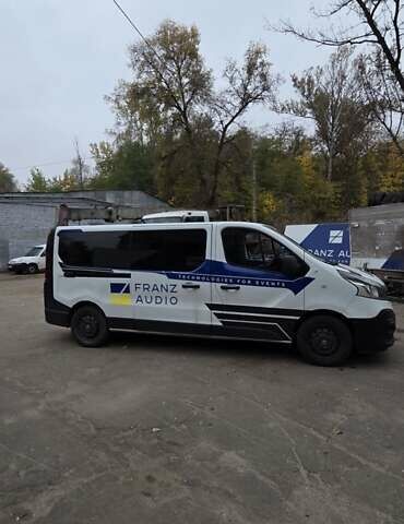 Белый Рено Трафик, объемом двигателя 1.6 л и пробегом 449 тыс. км за 9000 $, фото 4 на Automoto.ua