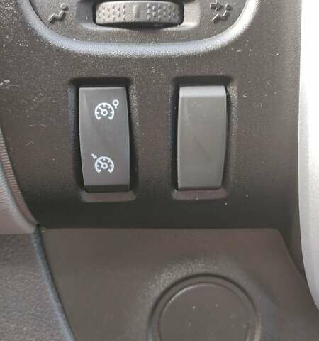 Білий Рено Трафік, об'ємом двигуна 1.6 л та пробігом 305 тис. км за 17200 $, фото 16 на Automoto.ua