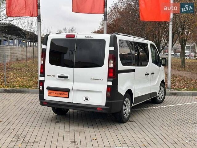 Белый Рено Трафик, объемом двигателя 1.6 л и пробегом 228 тыс. км за 16800 $, фото 5 на Automoto.ua