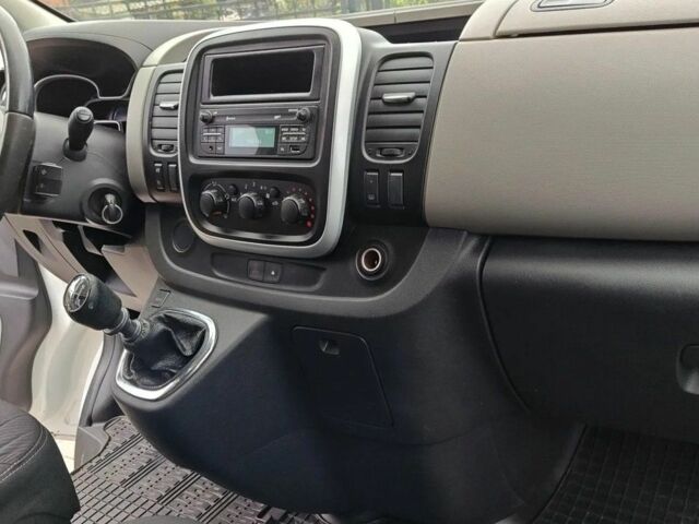 Белый Рено Трафик, объемом двигателя 1.6 л и пробегом 238 тыс. км за 9500 $, фото 16 на Automoto.ua