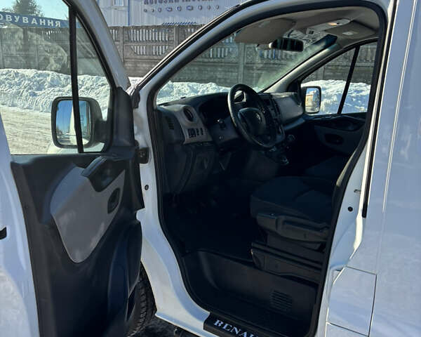 Белый Рено Трафик, объемом двигателя 1.6 л и пробегом 223 тыс. км за 15000 $, фото 16 на Automoto.ua