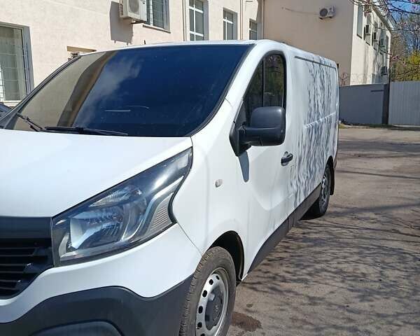 Белый Рено Трафик, объемом двигателя 1.6 л и пробегом 300 тыс. км за 10000 $, фото 18 на Automoto.ua