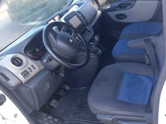 Белый Рено Трафик, объемом двигателя 1.6 л и пробегом 135 тыс. км за 13000 $, фото 4 на Automoto.ua