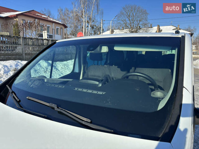 Белый Рено Трафик, объемом двигателя 1.6 л и пробегом 223 тыс. км за 15000 $, фото 14 на Automoto.ua