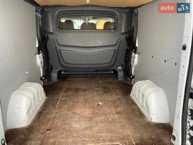 Білий Рено Трафік, об'ємом двигуна 1.6 л та пробігом 201 тис. км за 16000 $, фото 9 на Automoto.ua