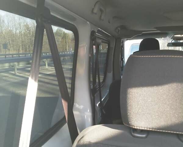 Белый Рено Трафик, объемом двигателя 1.6 л и пробегом 117 тыс. км за 18750 $, фото 27 на Automoto.ua