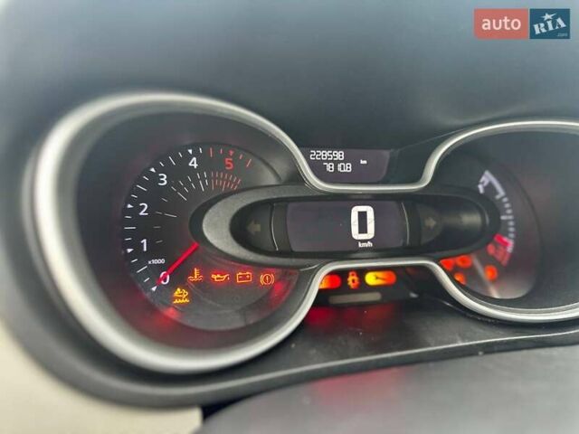 Белый Рено Трафик, объемом двигателя 1.6 л и пробегом 228 тыс. км за 16800 $, фото 11 на Automoto.ua