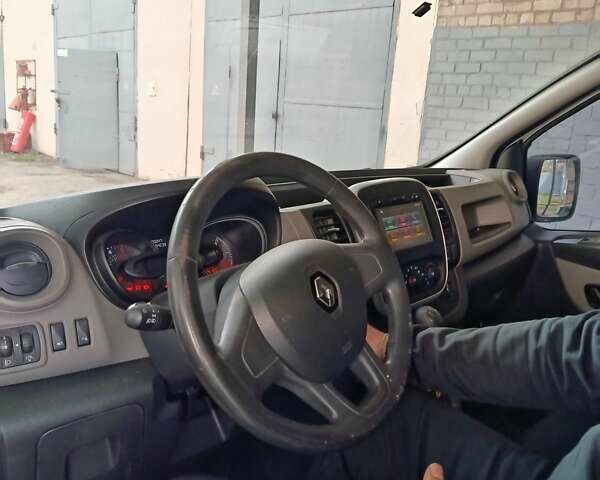 Белый Рено Трафик, объемом двигателя 1.6 л и пробегом 300 тыс. км за 9000 $, фото 17 на Automoto.ua