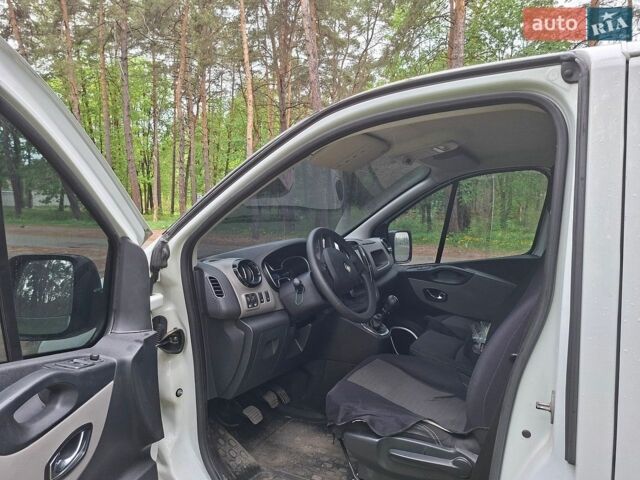 Белый Рено Трафик, объемом двигателя 1.6 л и пробегом 230 тыс. км за 14600 $, фото 6 на Automoto.ua