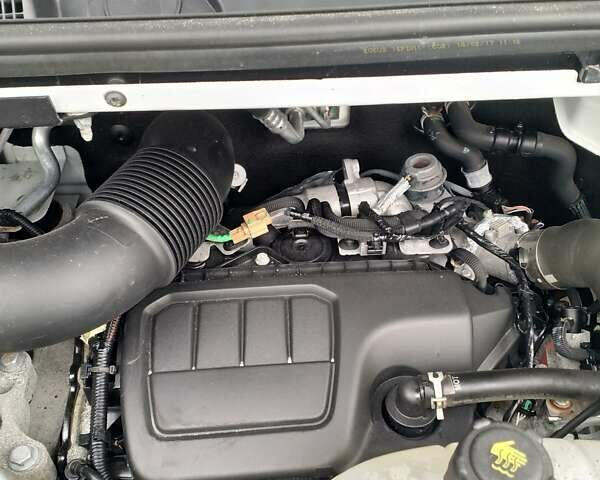 Белый Рено Трафик, объемом двигателя 1.6 л и пробегом 117 тыс. км за 18750 $, фото 4 на Automoto.ua