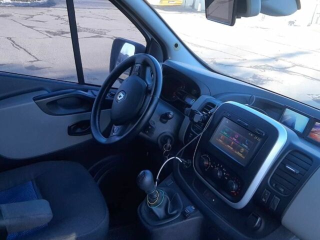 Белый Рено Трафик, объемом двигателя 1.6 л и пробегом 135 тыс. км за 13000 $, фото 3 на Automoto.ua