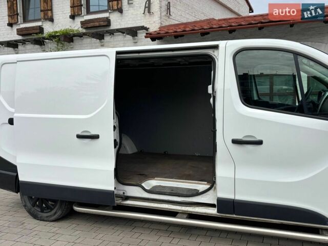 Белый Рено Трафик, объемом двигателя 1.6 л и пробегом 247 тыс. км за 12499 $, фото 54 на Automoto.ua