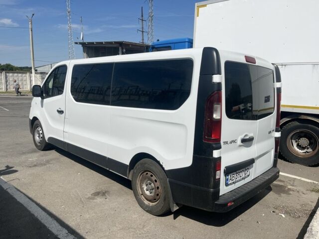 Білий Рено Трафік, об'ємом двигуна 1.6 л та пробігом 686 тис. км за 11874 $, фото 4 на Automoto.ua