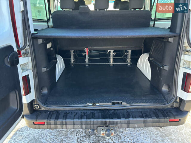 Белый Рено Трафик, объемом двигателя 1.6 л и пробегом 223 тыс. км за 15000 $, фото 10 на Automoto.ua