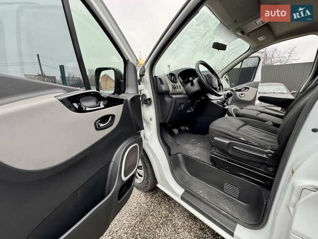 Білий Рено Трафік, об'ємом двигуна 1.6 л та пробігом 276 тис. км за 13499 $, фото 19 на Automoto.ua