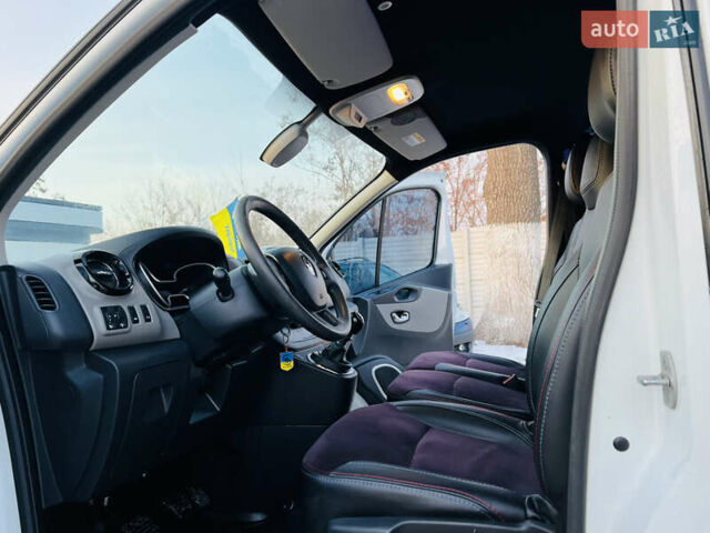 Белый Рено Трафик, объемом двигателя 1.6 л и пробегом 240 тыс. км за 16700 $, фото 10 на Automoto.ua