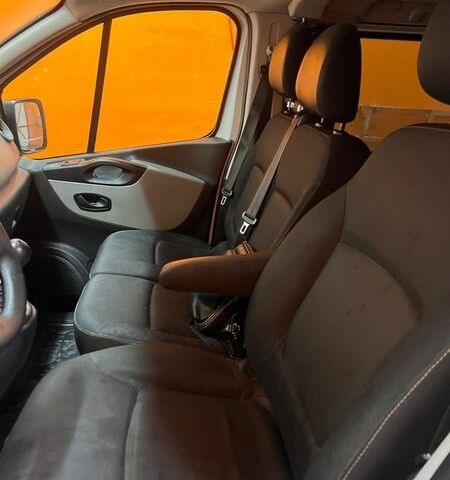 Белый Рено Трафик, объемом двигателя 1.6 л и пробегом 290 тыс. км за 16750 $, фото 8 на Automoto.ua