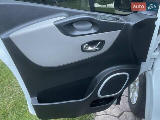 Белый Рено Трафик, объемом двигателя 1.6 л и пробегом 182 тыс. км за 13950 $, фото 21 на Automoto.ua