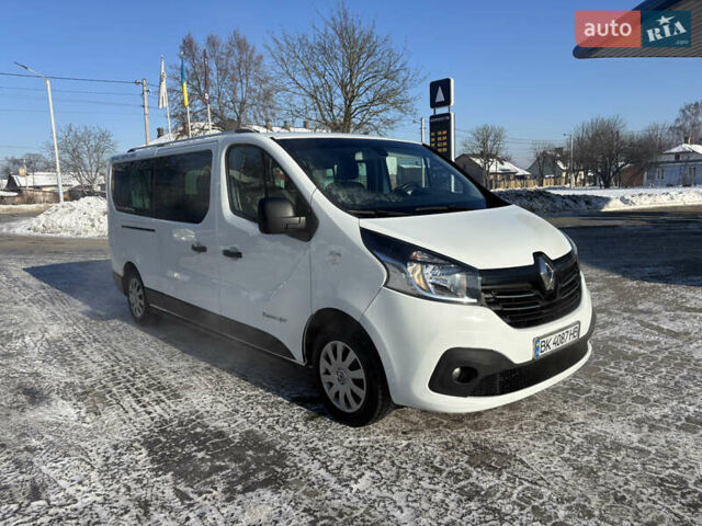 Белый Рено Трафик, объемом двигателя 1.6 л и пробегом 223 тыс. км за 15000 $, фото 2 на Automoto.ua
