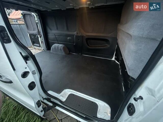 Белый Рено Трафик, объемом двигателя 1.6 л и пробегом 182 тыс. км за 13950 $, фото 28 на Automoto.ua