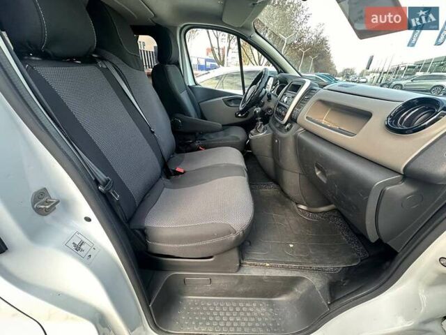 Белый Рено Трафик, объемом двигателя 1.6 л и пробегом 228 тыс. км за 16800 $, фото 9 на Automoto.ua