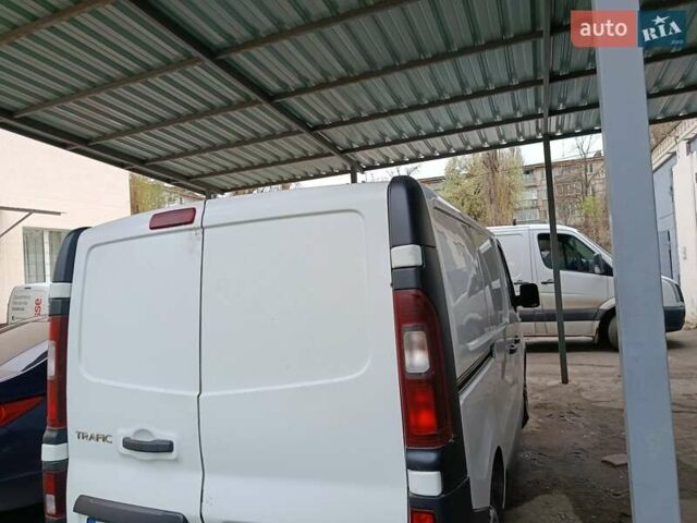 Белый Рено Трафик, объемом двигателя 1.6 л и пробегом 300 тыс. км за 9000 $, фото 18 на Automoto.ua