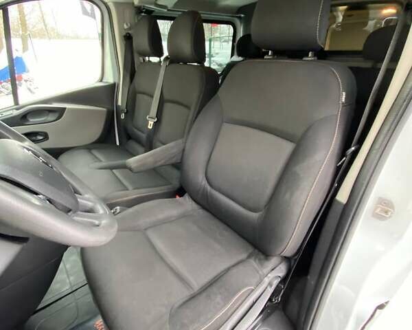 Білий Рено Трафік, об'ємом двигуна 1.6 л та пробігом 201 тис. км за 16000 $, фото 13 на Automoto.ua