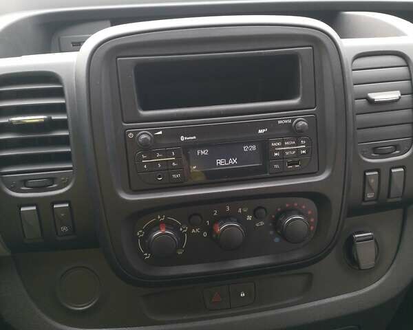 Белый Рено Трафик, объемом двигателя 1.6 л и пробегом 117 тыс. км за 18750 $, фото 14 на Automoto.ua