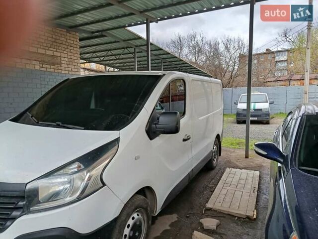 Белый Рено Трафик, объемом двигателя 1.6 л и пробегом 300 тыс. км за 9000 $, фото 21 на Automoto.ua